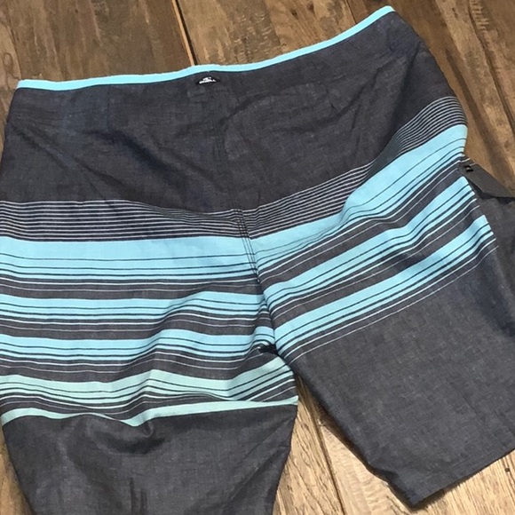 O’Neill men’s board shorts. Size 38. - Picture 5 of 6